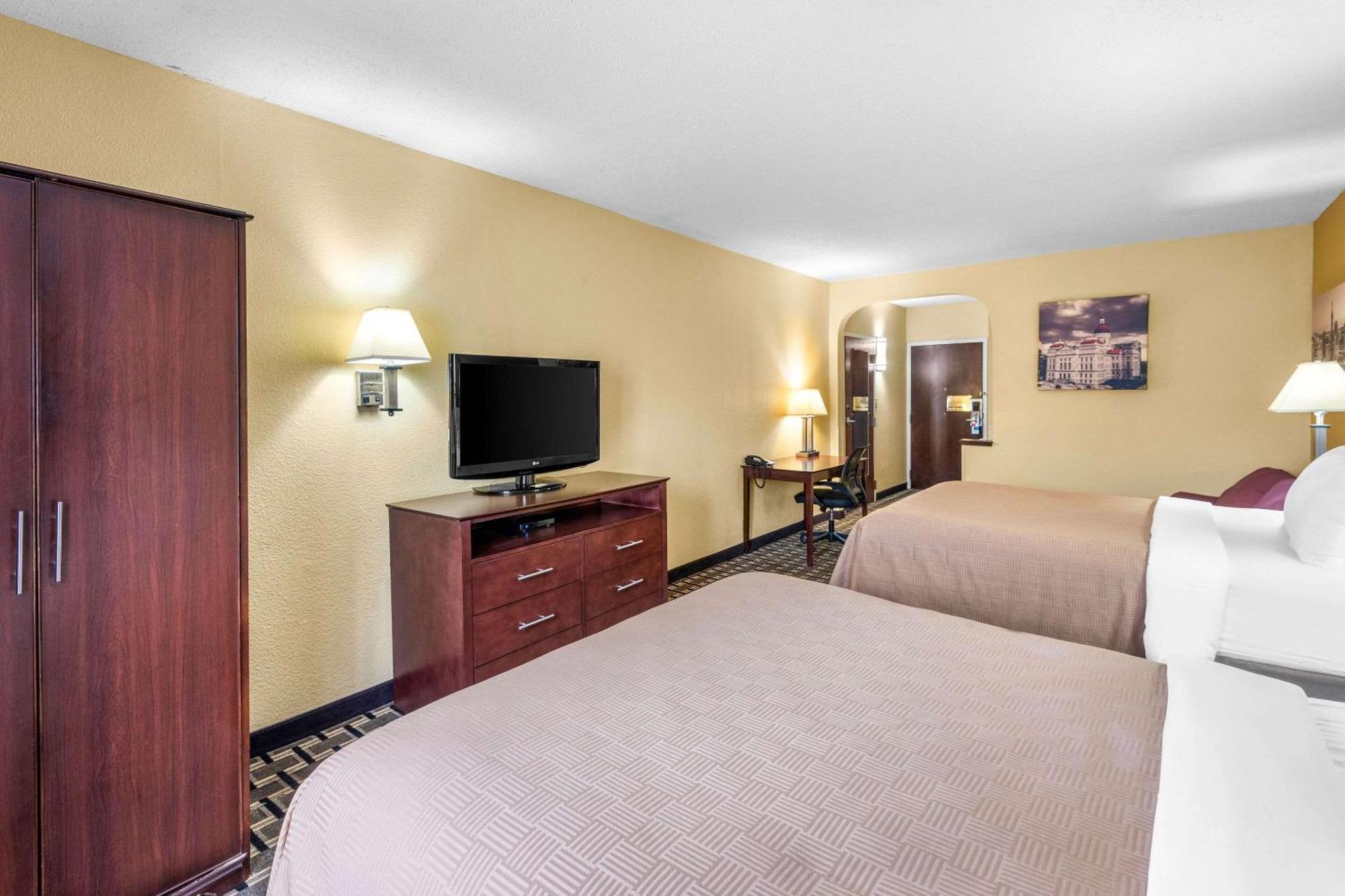 Clarion Inn & Suites Northwest Indianapolis Zewnętrze zdjęcie