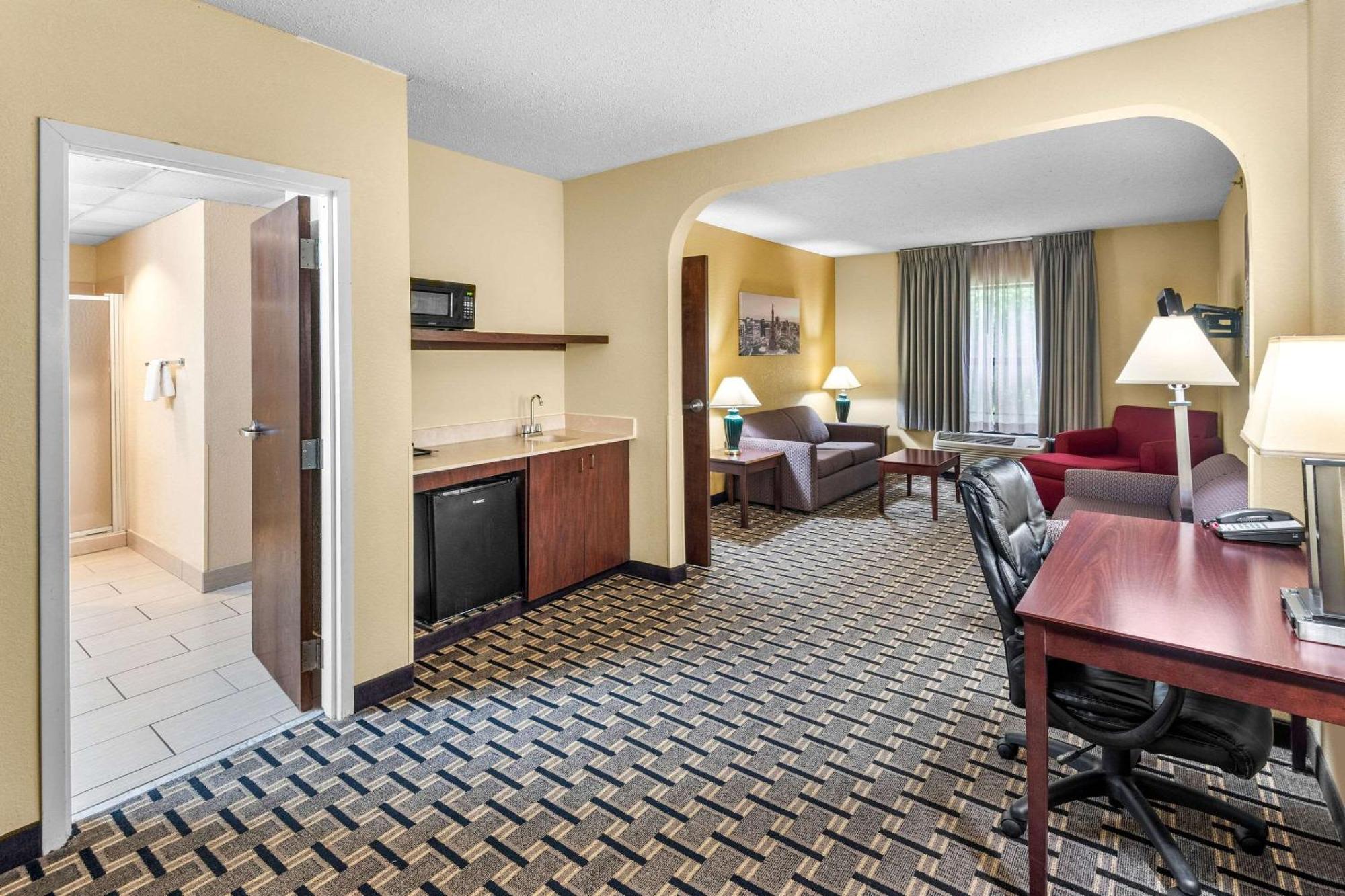 Clarion Inn & Suites Northwest Indianapolis Zewnętrze zdjęcie