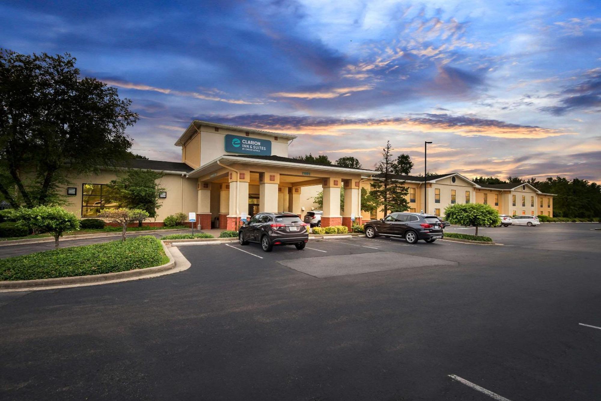 Clarion Inn & Suites Northwest Indianapolis Zewnętrze zdjęcie