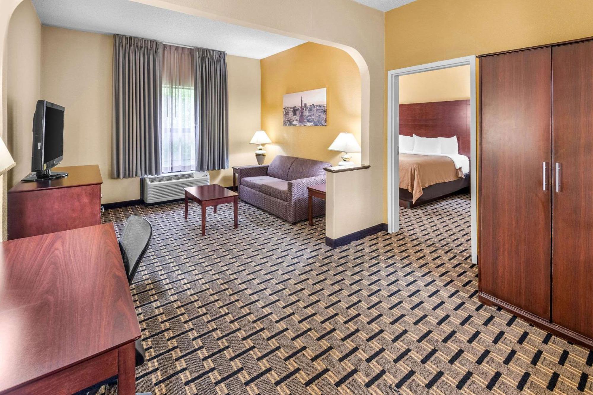 Clarion Inn & Suites Northwest Indianapolis Zewnętrze zdjęcie