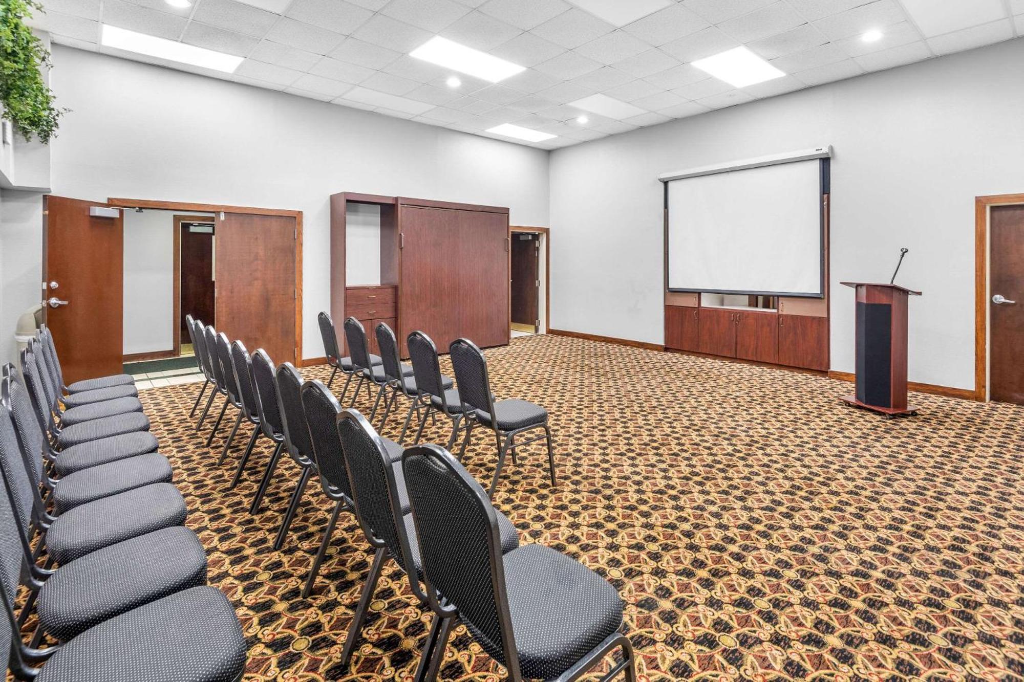 Clarion Inn & Suites Northwest Indianapolis Zewnętrze zdjęcie