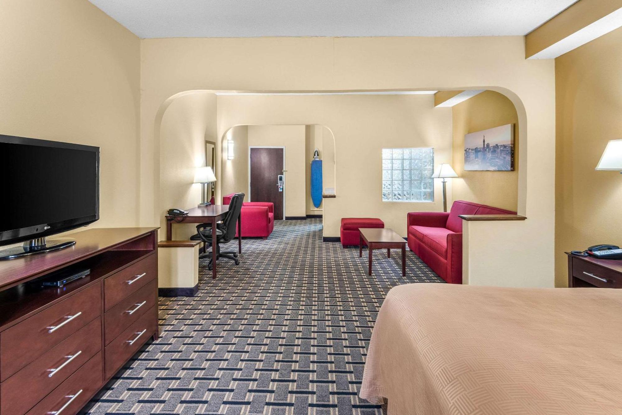 Clarion Inn & Suites Northwest Indianapolis Zewnętrze zdjęcie