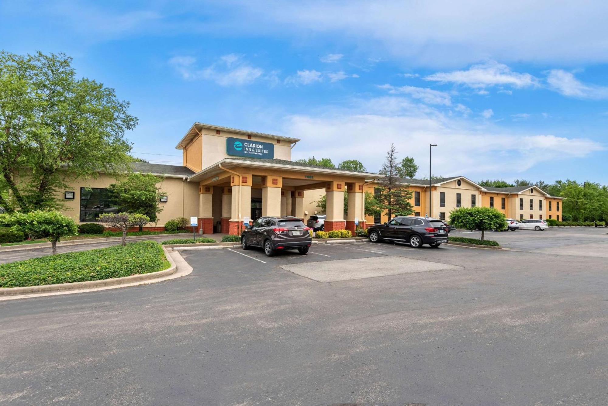 Clarion Inn & Suites Northwest Indianapolis Zewnętrze zdjęcie