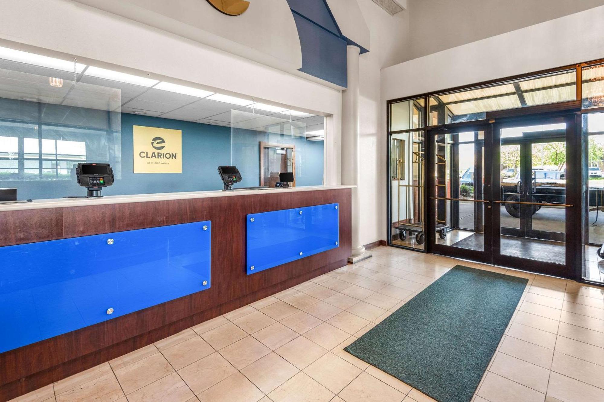 Clarion Inn & Suites Northwest Indianapolis Zewnętrze zdjęcie