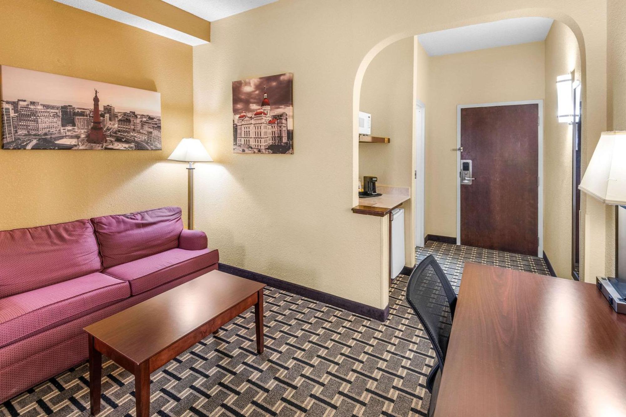 Clarion Inn & Suites Northwest Indianapolis Zewnętrze zdjęcie