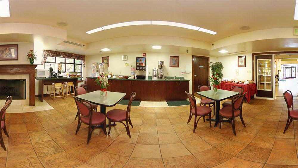 Clarion Inn & Suites Northwest Indianapolis Zewnętrze zdjęcie